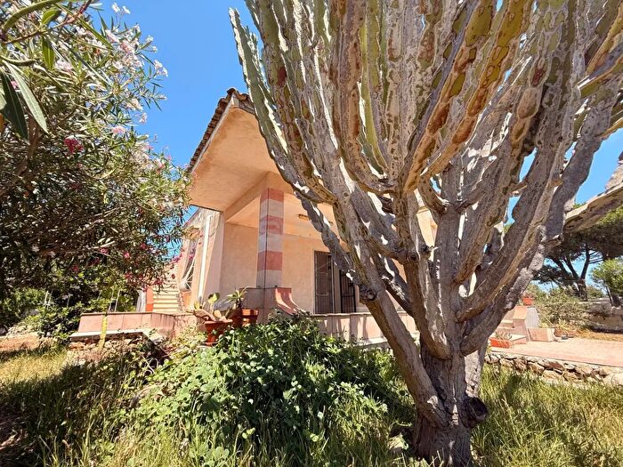 Casa quadrilocale in vendita in Via del Birillio, Siracusa