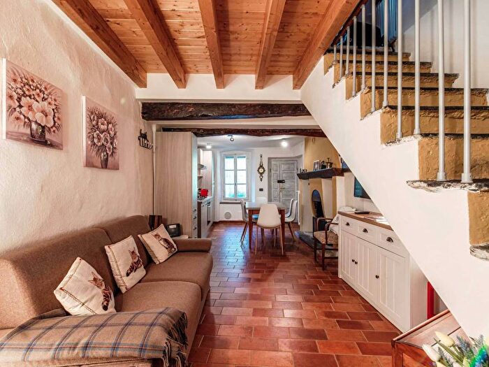 Appartamento bilocale in affitto in Via Attilio Salice, Sala Comacina