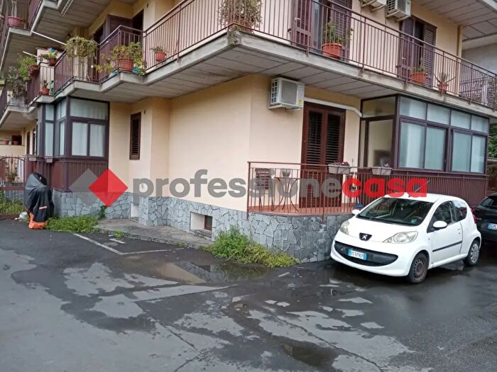 Appartamento trilocale in affitto in Via Vincenzo Bellini, Valverde