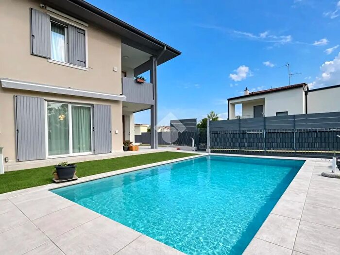 Casa quadrilocale in vendita in Via Silanetto, Castelnuovo Del Garda