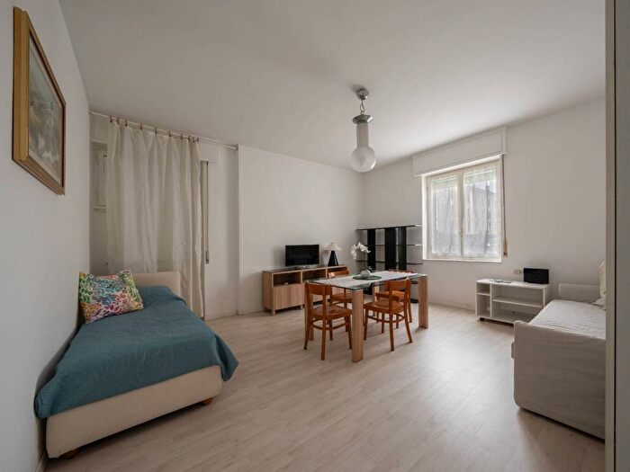 Appartamento trilocale in affitto in Via Indipendenza, Centro Storico, Pavia