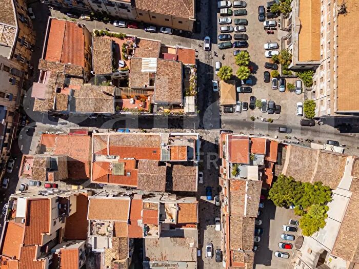 Appartamento trilocale in vendita in Via dello Spirito Santo, Palermo