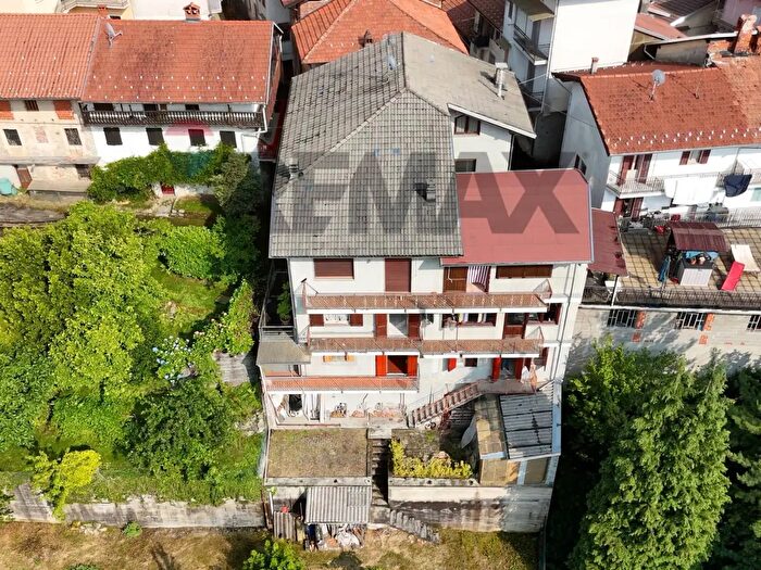 Casa con 10 locali in vendita in Frazione Cerruti, Valdilana