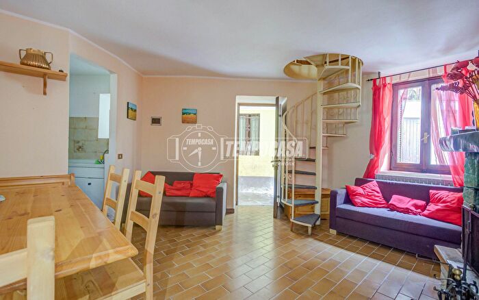 Appartamento quadrilocale in vendita in Vicolo San Martino, Montegrino Valtravaglia