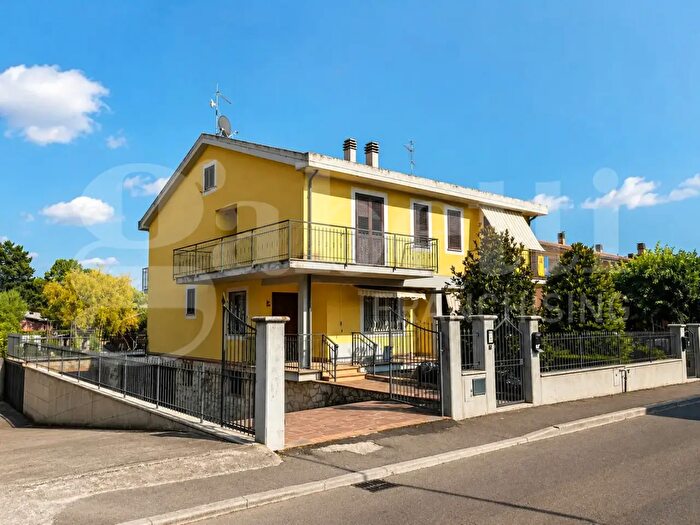 Casa con 5 locali in vendita in Giove