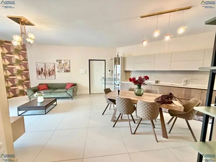 Appartamento quadrilocale in vendita in Via Carlo Pezone, Parete