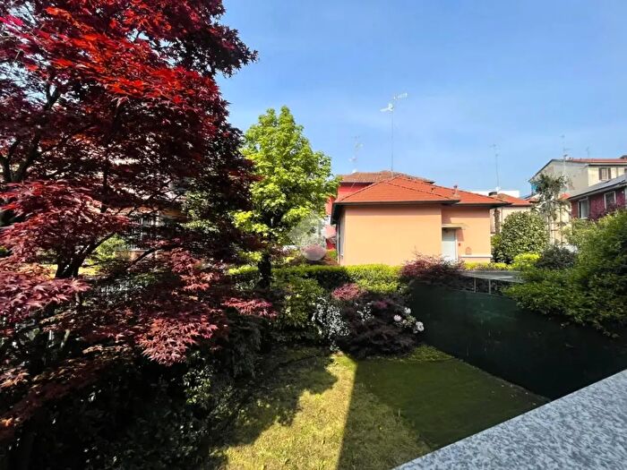 Casa con 6 locali in vendita in Via Privata Bitonto, Milano