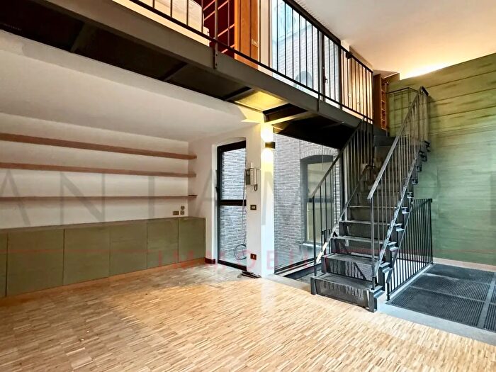 Appartamento quadrilocale in affitto in Via della Signora, Milano