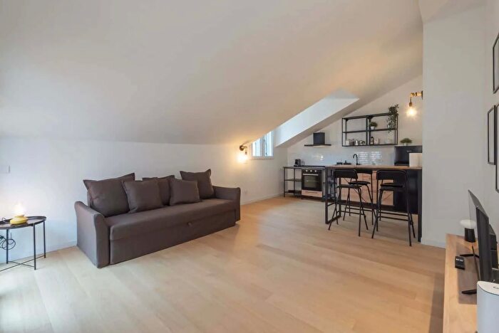 Appartamento monolocale in affitto in Via Errico Petrella, Milano