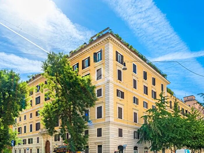 Appartamento trilocale in vendita in Via Germanico, Roma