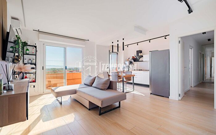 Appartamento trilocale in vendita in Via Deserto del Gobi, Roma