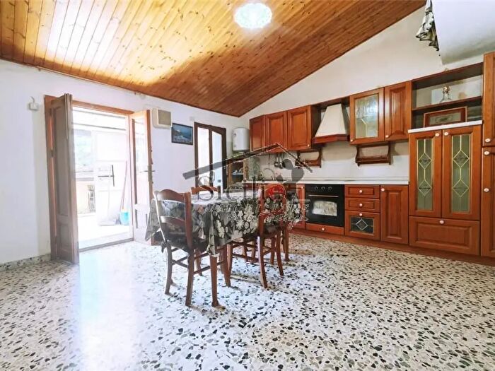 Casa con 6 locali in vendita in Scicli