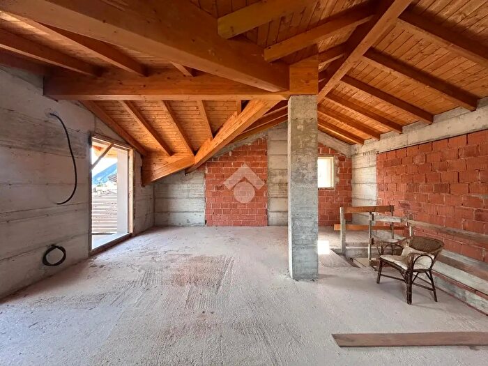 Appartamento quadrilocale in vendita in Via IV Novembre, Casazza