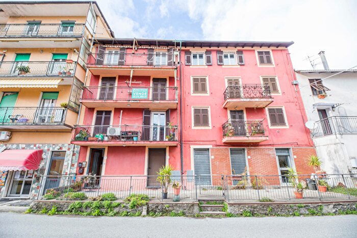 Appartamento con 7 locali in vendita in Frazione Chiappato, Lumarzo