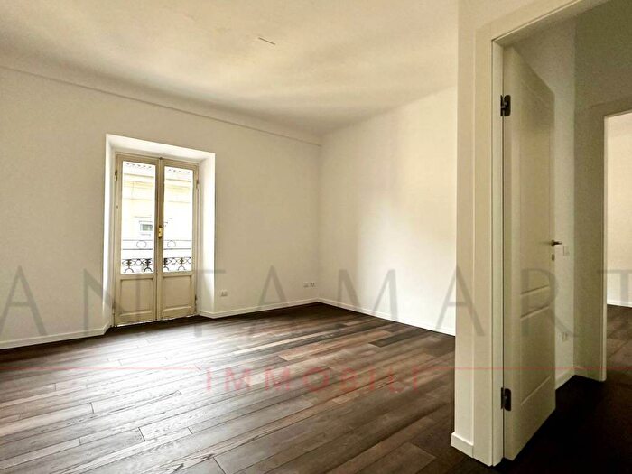 Appartamento trilocale in affitto in Via Giuseppe Parini, Porta Nuova, Milano