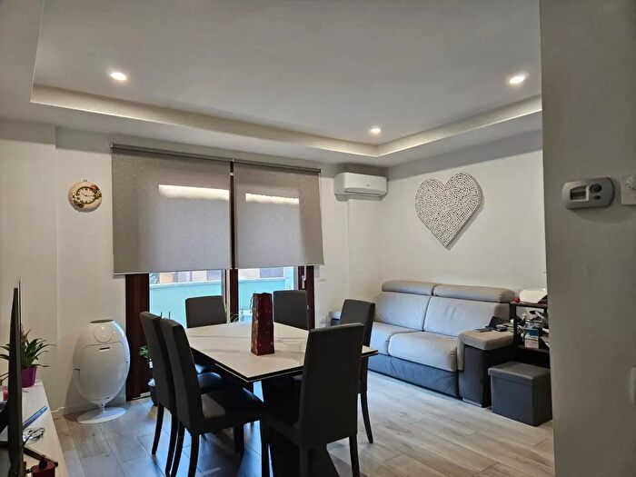 Appartamento con 5 locali in vendita in Via Polverigi, Castiglione Del Lago