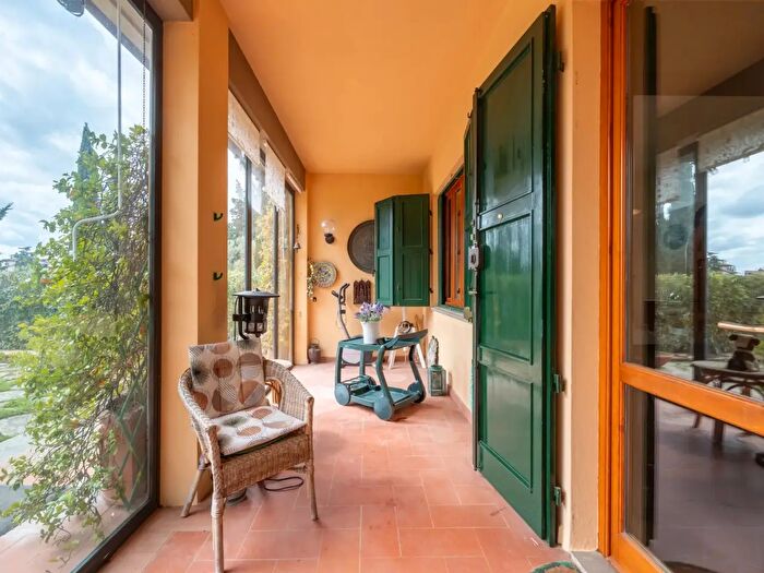 Casa con 12 locali in vendita in Scandicci