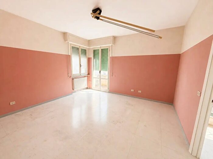 Appartamento con 6 locali in vendita in Pontedera