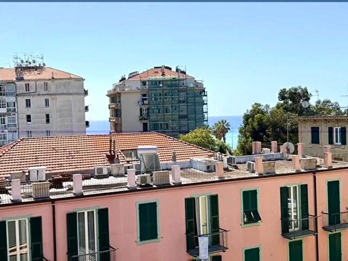 Appartamento con 5 locali in vendita in Via Servettaz, Savona