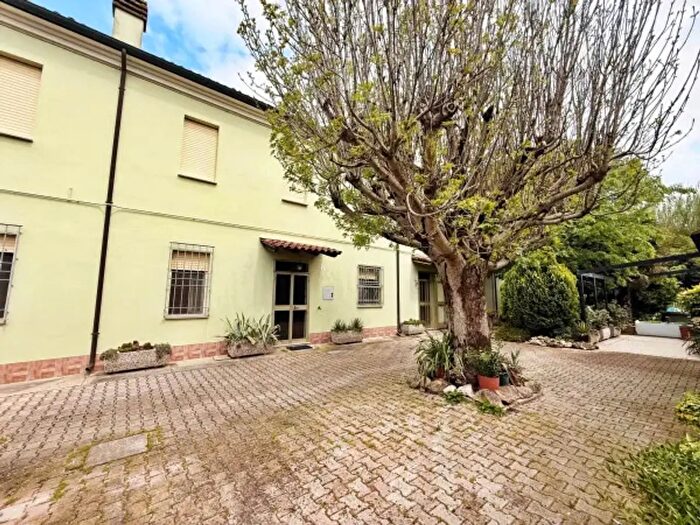 Casa con 6 locali in vendita in Traversa Dragoni, Bagnacavallo