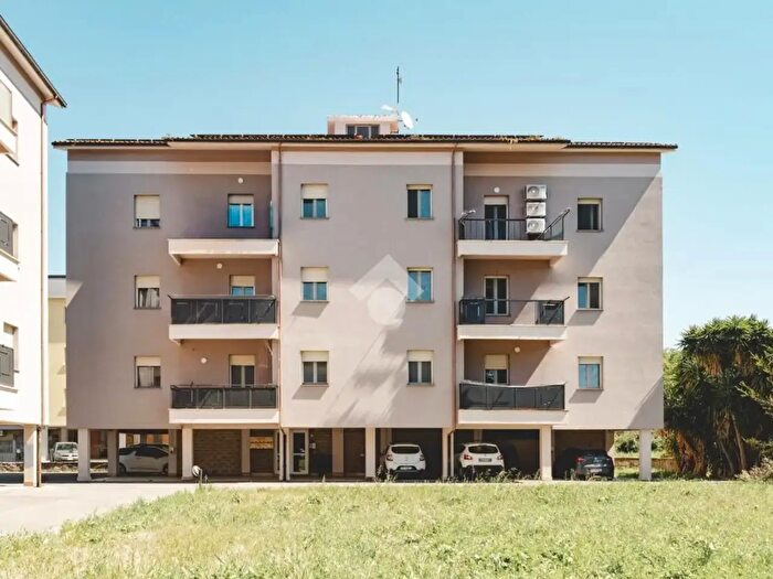 Appartamento trilocale in vendita in Via dello Stadio, Tarquinia
