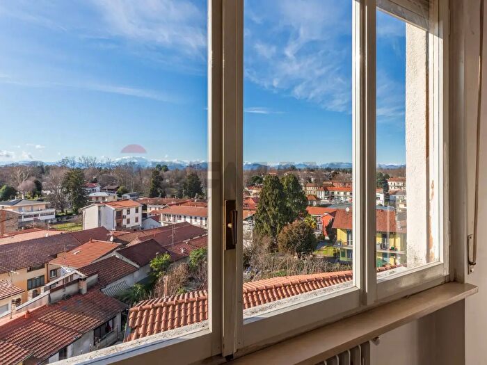 Appartamento trilocale in vendita in Casorate Sempione