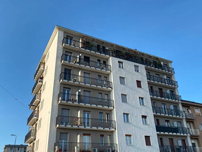 Appartamento trilocale in affitto in Via Novara, San Carlo, Milano