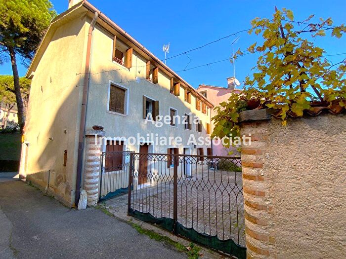 Casa con 15 locali in vendita in Via Antonio Canova, Possagno