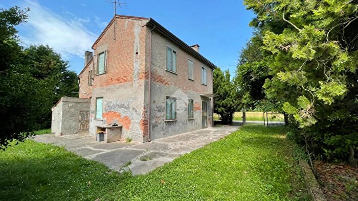 Casa con 5 locali in vendita in Via Serugo, Agna