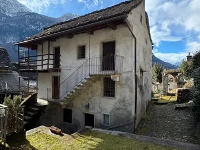 Casa con 6 locali in vendita in Via Cattagna, Varzo
