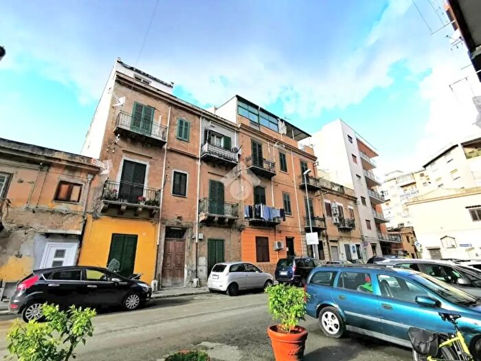 Appartamento trilocale in affitto in Via Colomba, Palermo