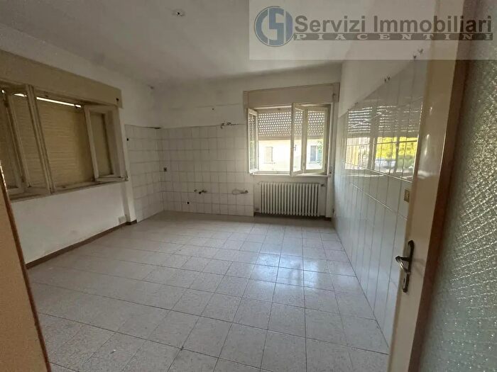 Casa trilocale in vendita in Via V Garbazza, Carpaneto Piacentino