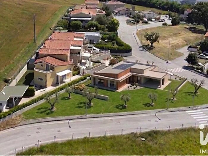 Casa con 5 locali in vendita in Via Mia Martini, Osimo