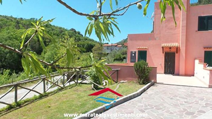Appartamento trilocale in vendita in Via Massa Pizarrone, Maratea