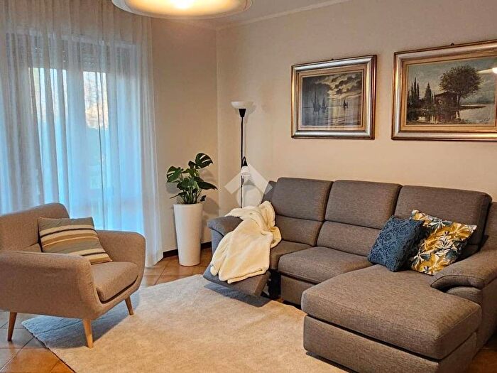 Appartamento con 5 locali in affitto in Via pratomaggiore, Rivoltella, Desenzano del Garda