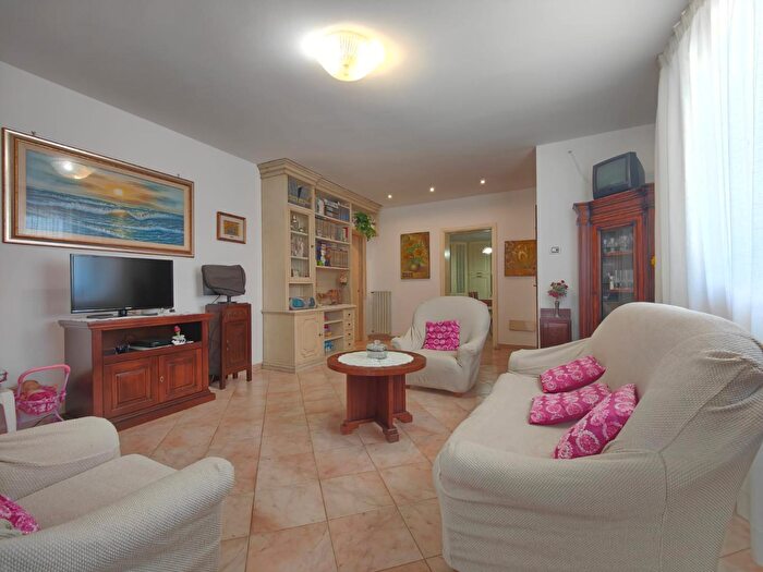Casa con 12 locali in vendita in Fucecchio