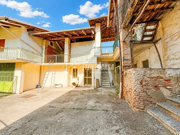 Casa con 7 locali in vendita in Via Roma, Barone Canavese