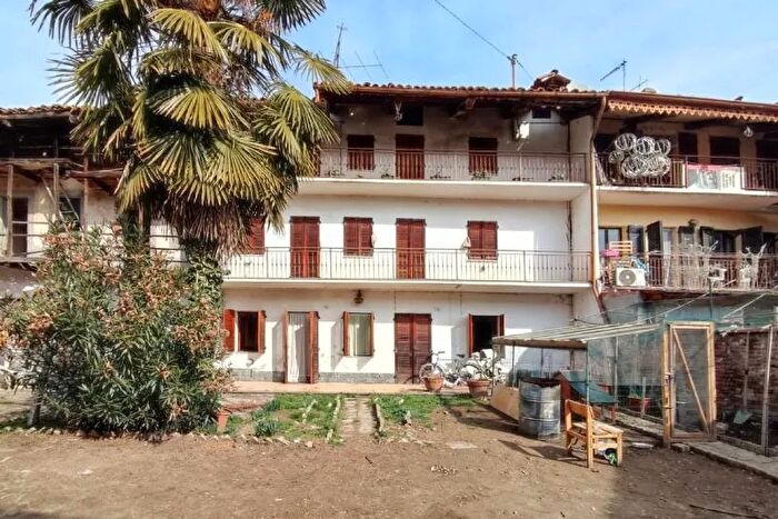 Casa in vendita in Via Cavour Caravino To, Caravino