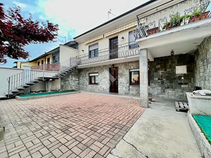 Casa con 5 locali in vendita in Vicolo Sola, Carmagnola