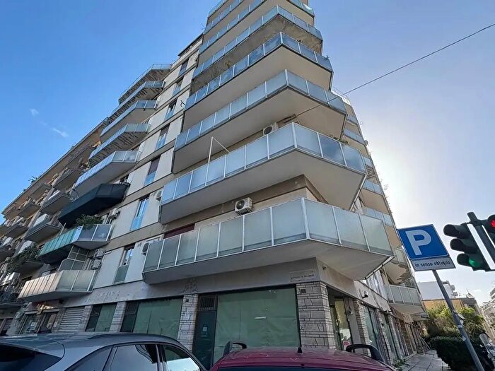 Appartamento con 5 locali in vendita in Via Marchese di Villabianca, Palermo