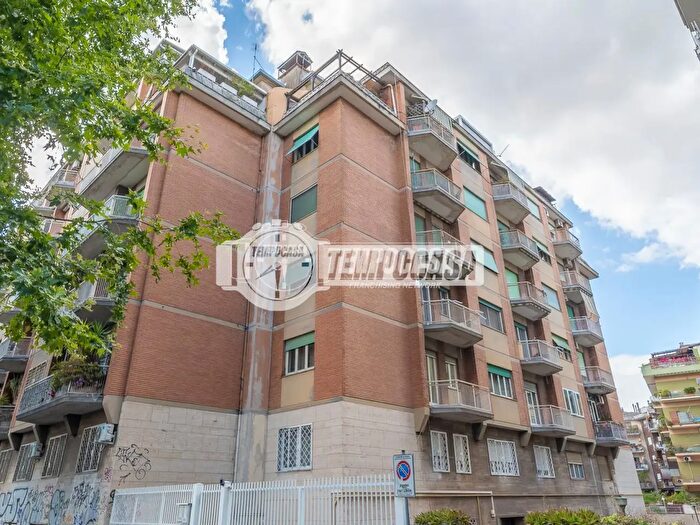 Appartamento quadrilocale in vendita in Lungotevere degli Inventori, Roma