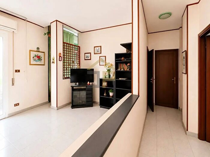 Appartamento trilocale in vendita in Largo Zancle, Palermo