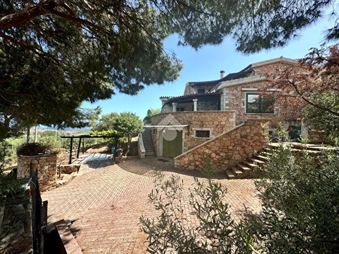 Casa con 7 locali in vendita in Via Contini, Budoni