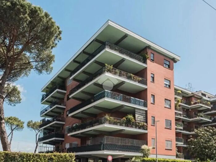 Appartamento quadrilocale in vendita in Via Rivarone, Roma