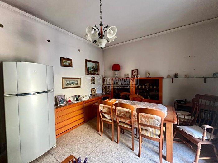 Appartamento trilocale in vendita in Via Consalvo, Napoli