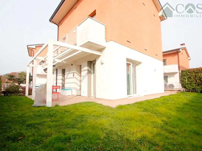 Casa con 5 locali in vendita in Dueville