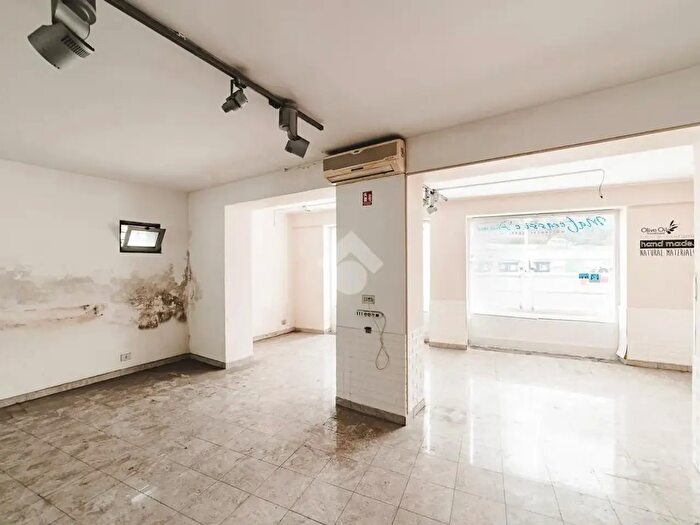 Appartamento con 5 locali in vendita in Corso di Francia, Roma