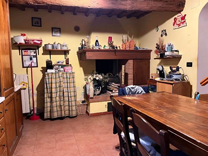 Casa quadrilocale in vendita in Calci