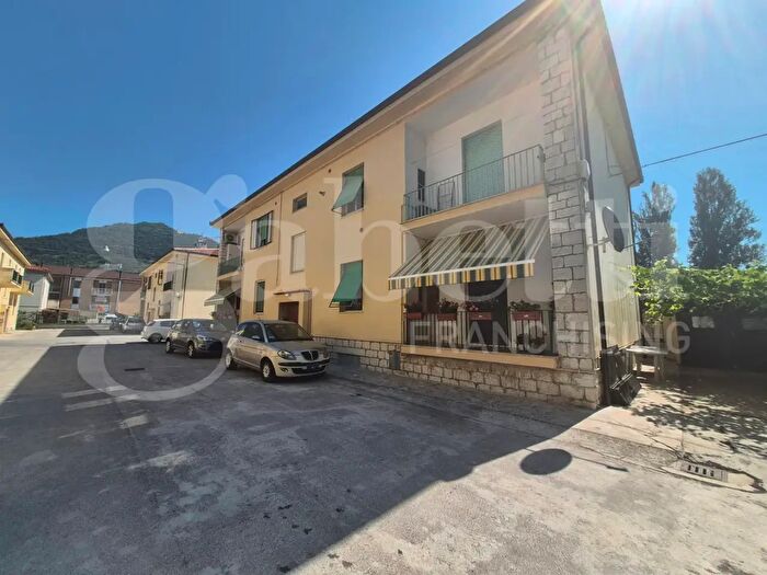 Appartamento quadrilocale in vendita in Via Perugina, Gubbio