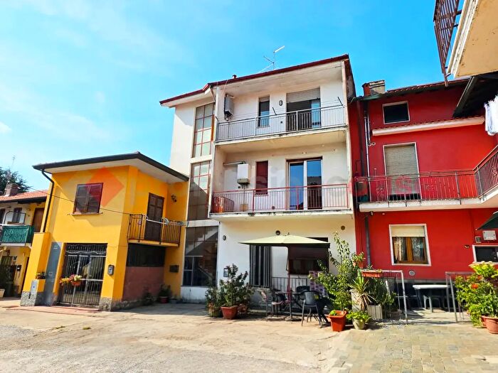 Appartamento trilocale in vendita in Via Mazza, Guanzate